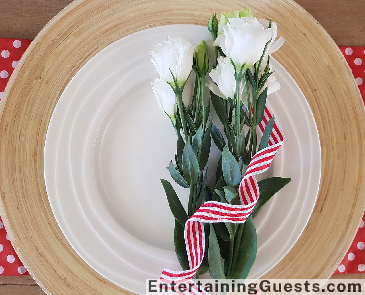 An elegant banquet table setting, featuring a variety of gourmet dishes, colorful cocktails, and a towering, ornate wedding cake, with soft, ambient lighting and floral decorations enhancing the festive atmosphere